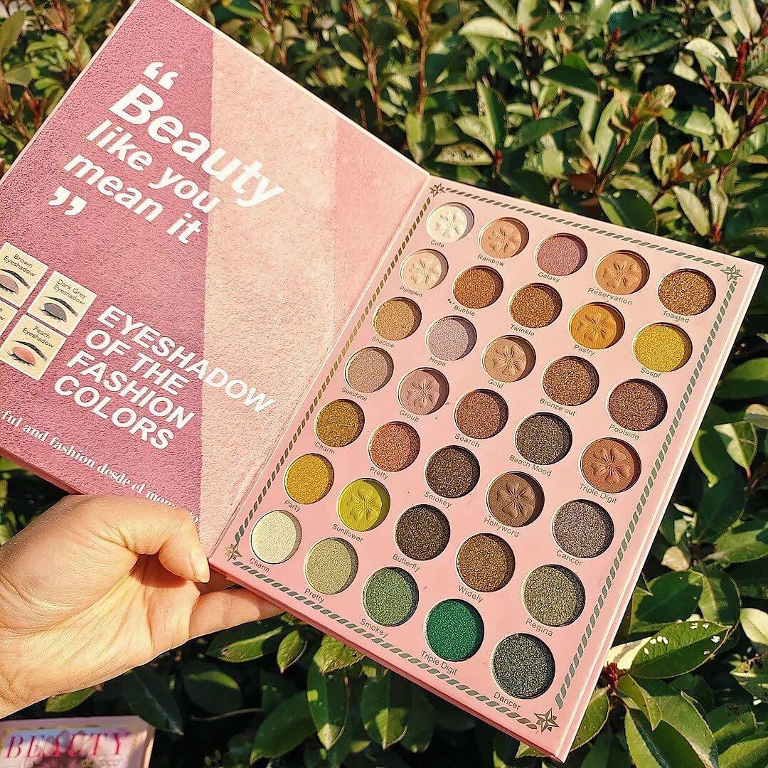 Strawberry Moonlight Eyeshadow Palette with 82 Colors